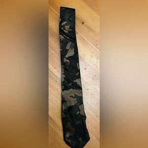 Banana Republic camo tie